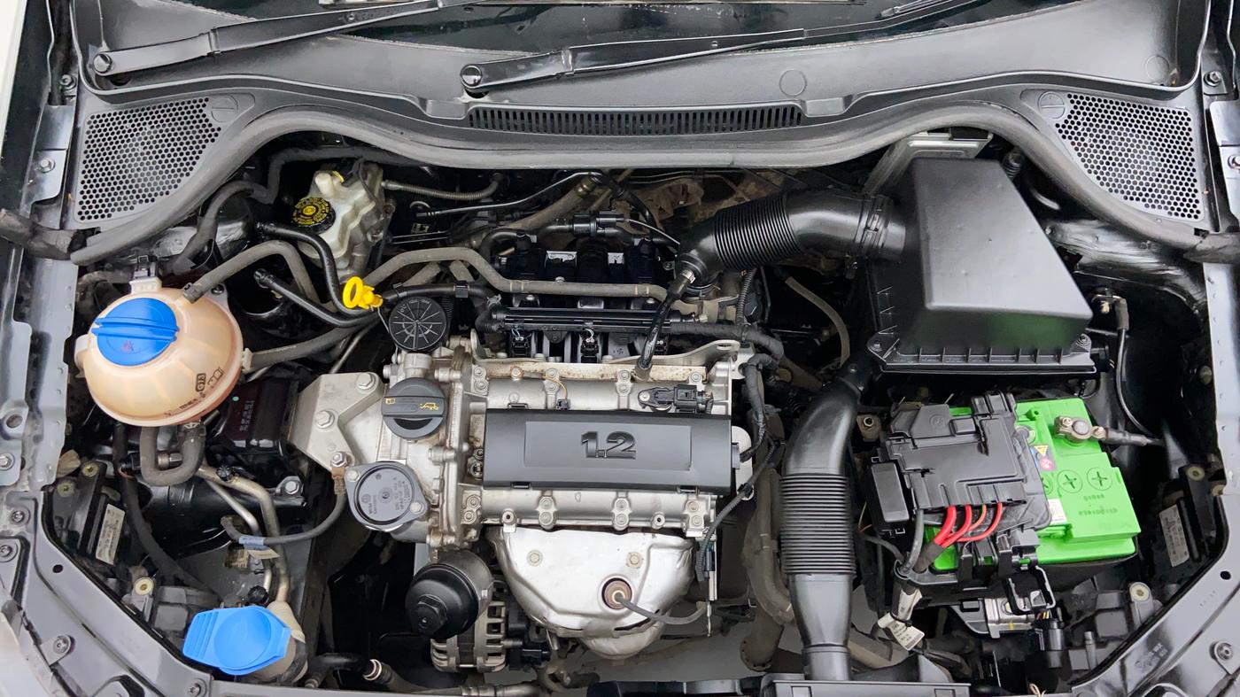 2015 Volkswagen Polo HIGHLINE1.2L PETROL, Petrol, Manual, 64,144 km, Engine Bonet View