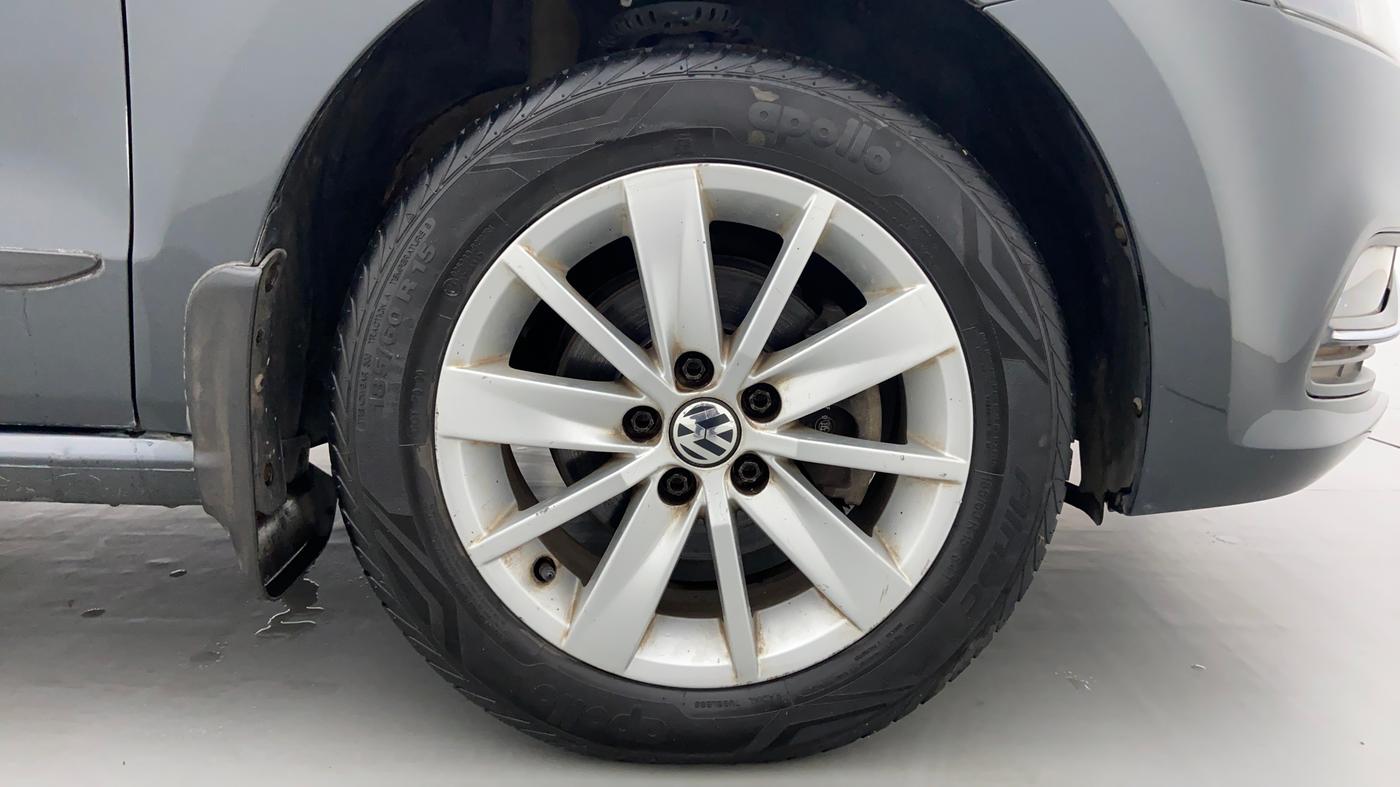 2015 Volkswagen Polo HIGHLINE1.2L PETROL, Petrol, Manual, 64,144 km, Right Front Wheel