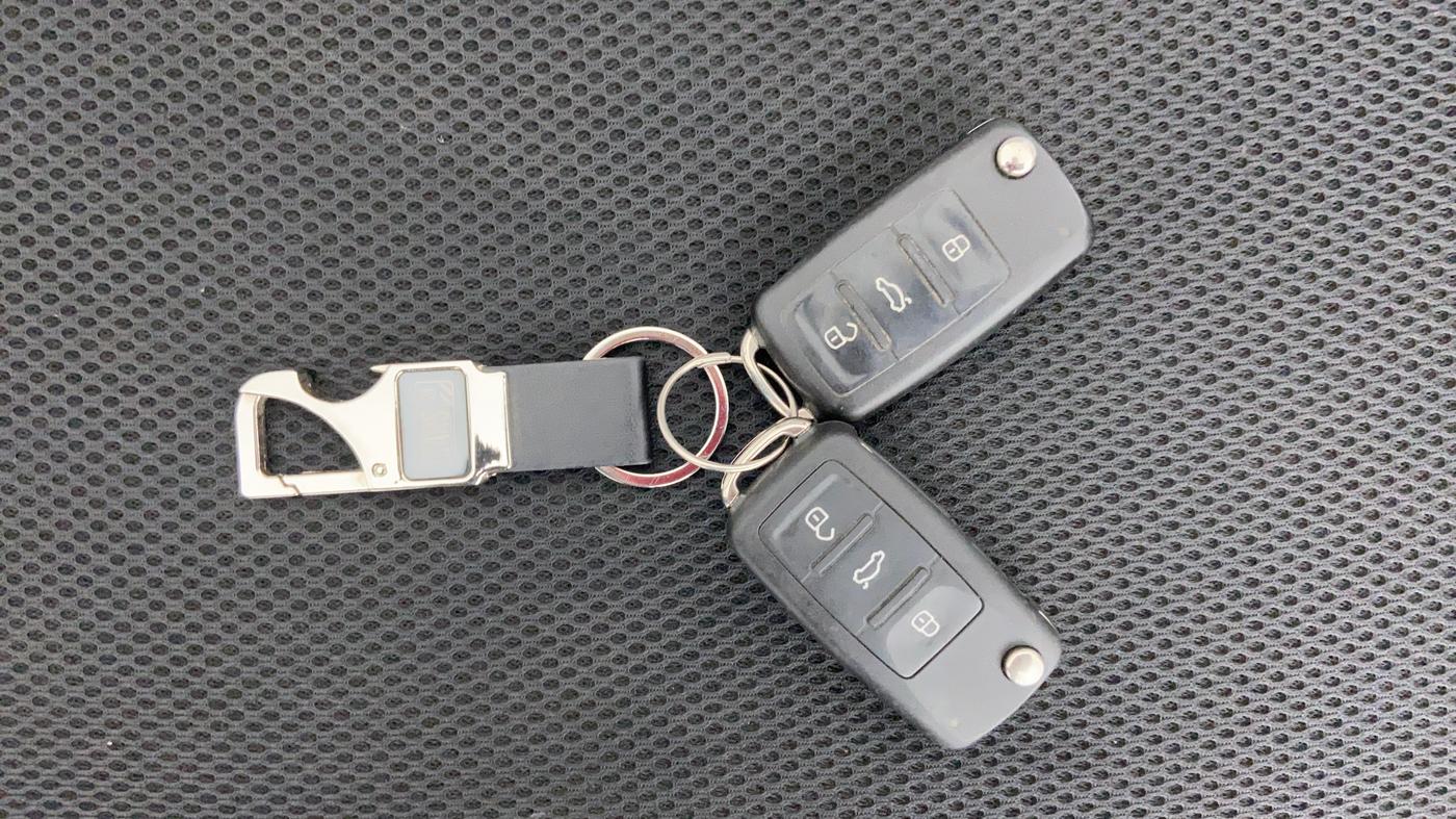 2015 Volkswagen Polo HIGHLINE1.2L PETROL, Petrol, Manual, 64,144 km, Key Close up