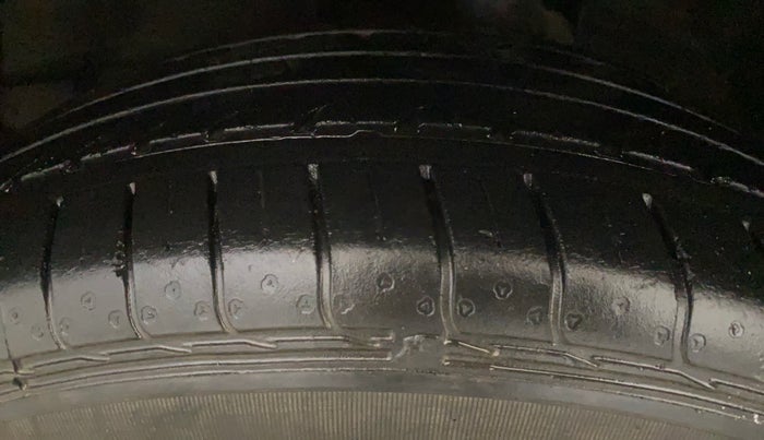 2015 Toyota Corolla Altis JS PETROL, Petrol, Manual, 62,153 km, Left Front Tyre Tread
