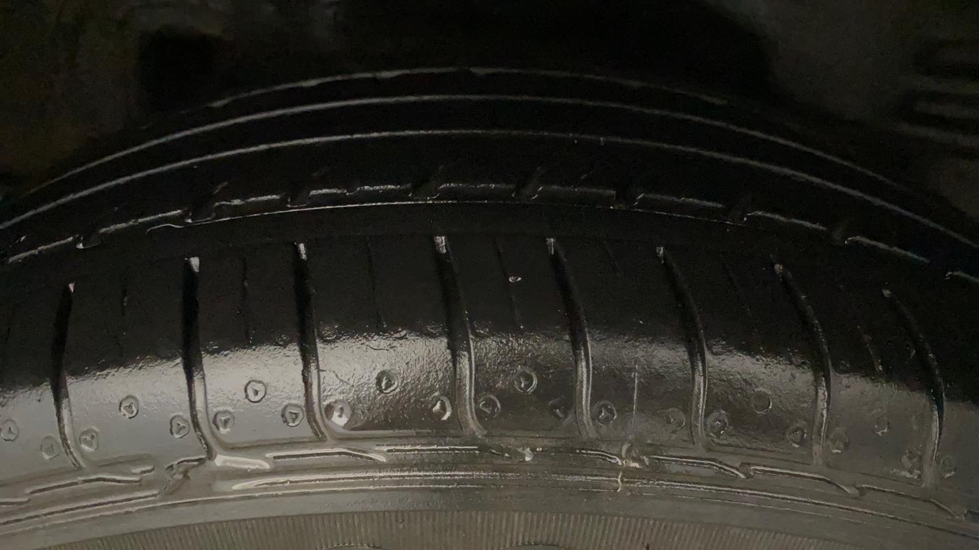 2015 Toyota Corolla Altis JS PETROL, Petrol, Manual, 62,153 km, Left Rear Tyre Tread