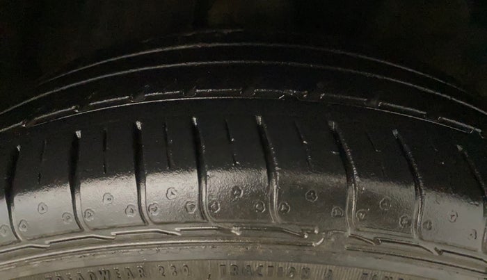 2015 Toyota Corolla Altis JS PETROL, Petrol, Manual, 62,153 km, Right Front Tyre Tread