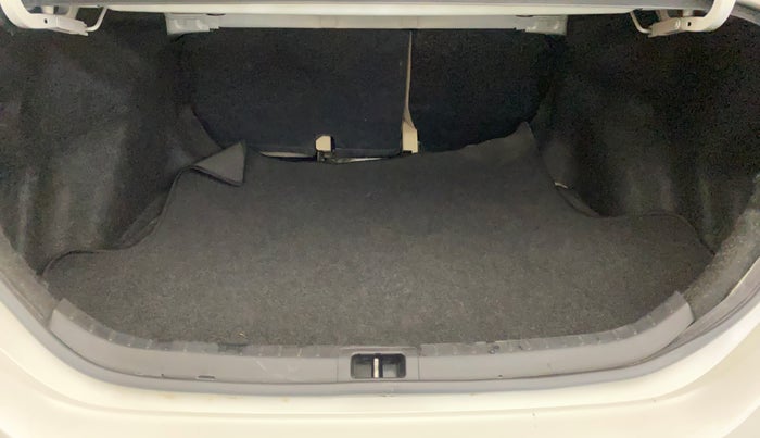 2015 Toyota Corolla Altis JS PETROL, Petrol, Manual, 62,153 km, Boot Inside