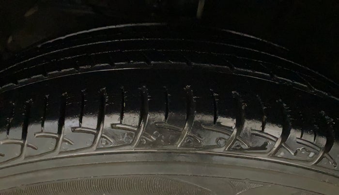 2016 Maruti Baleno DELTA PETROL 1.2, Petrol, Manual, 44,985 km, Left Front Tyre Tread