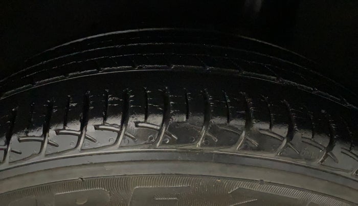 2016 Maruti Baleno DELTA PETROL 1.2, Petrol, Manual, 44,985 km, Left Rear Tyre Tread