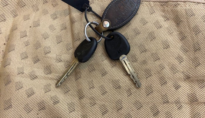 2012 Hyundai i10 MAGNA 1.1, Petrol, Manual, 1,08,130 km, Key Close Up