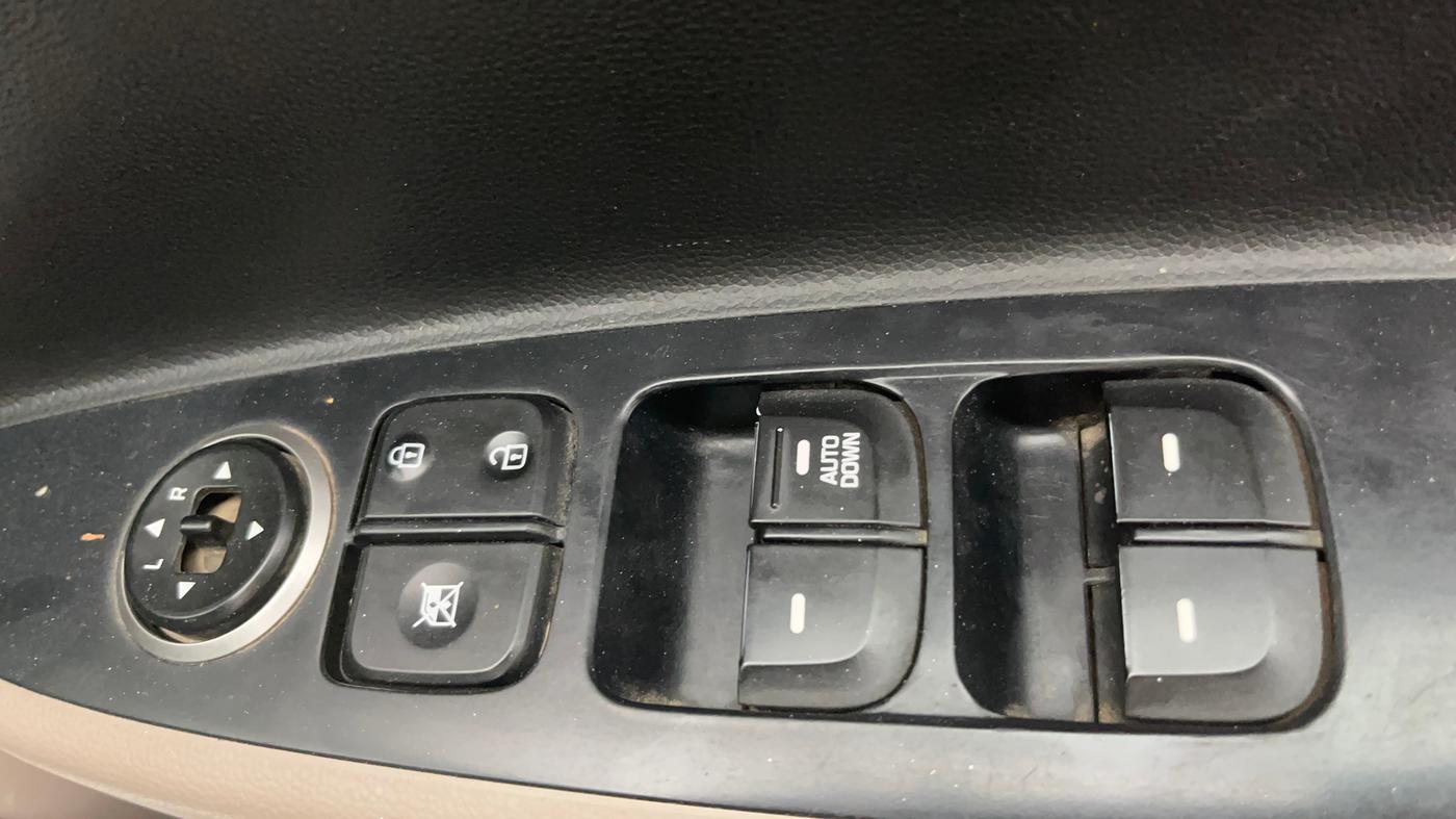 2019 Hyundai Grand i10 MAGNA 1.2 KAPPA VTVT, CNG, Manual, 42,151 km, Driver Side Door Panels Control