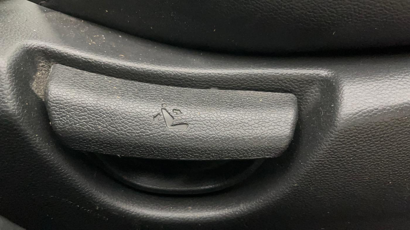 2019 Hyundai Grand i10 MAGNA 1.2 KAPPA VTVT, CNG, Manual, 42,151 km, Driver Side Adjustment Panel