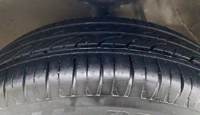 2014 Maruti Alto K10 VXI, Petrol, Manual, 96,327 km, Left Front Tyre Tread