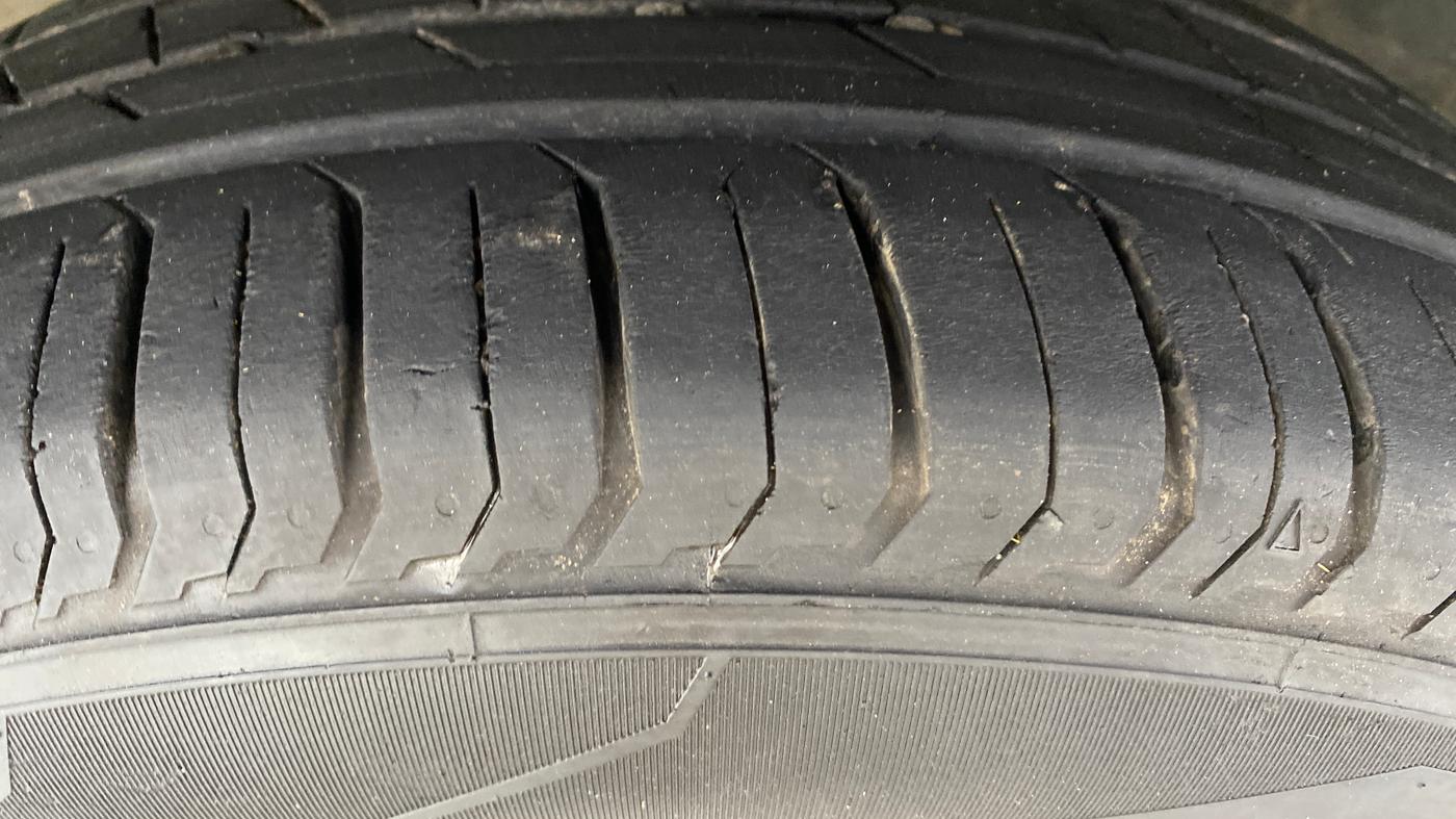 2022 Tata PUNCH ACCOMPLISHED MT, Petrol, Manual, 66,097 km, Left Front Tyre Tread