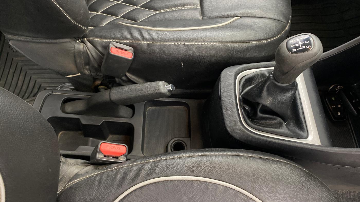 2022 Tata PUNCH ACCOMPLISHED MT, Petrol, Manual, 66,097 km, Gear Lever