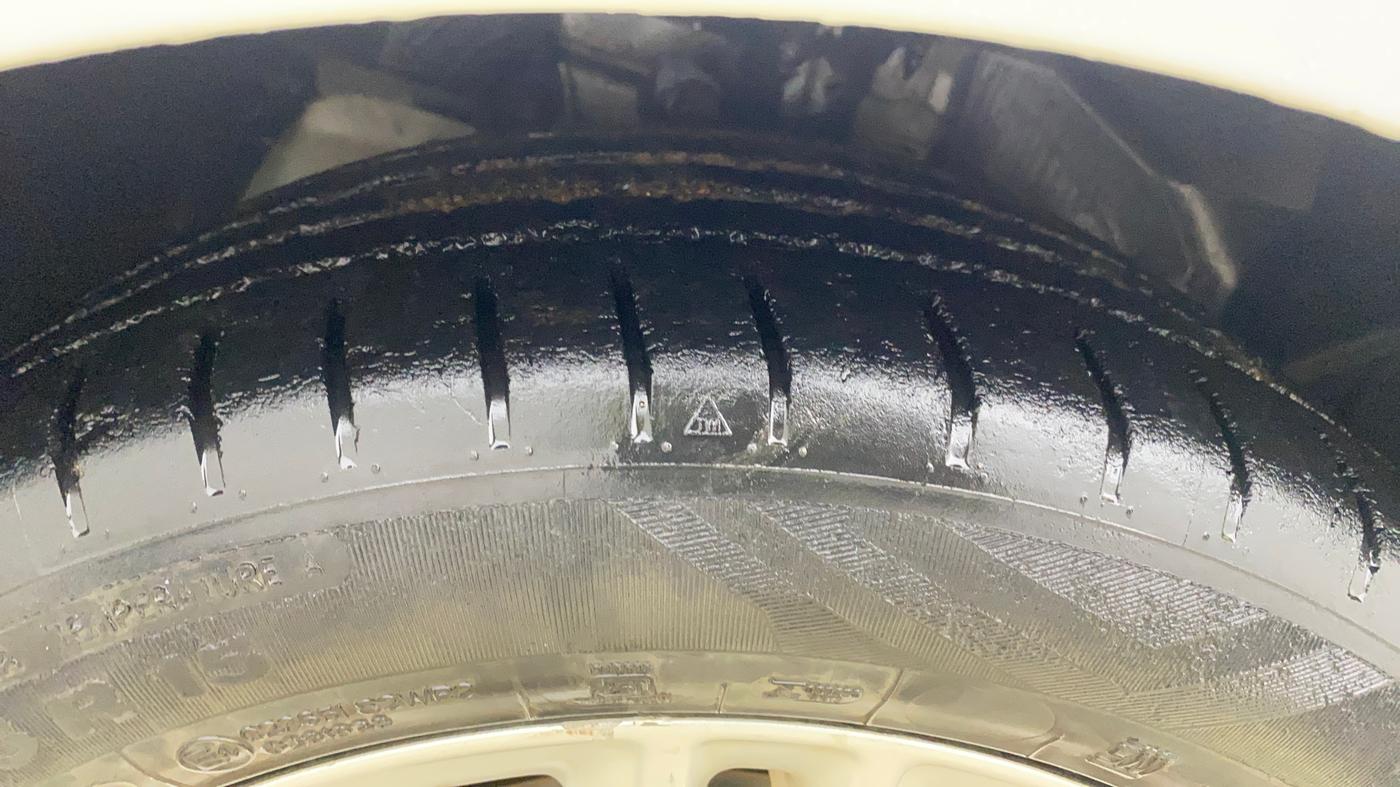 2018 Ford Figo Aspire TITANIUM 1.2 PETROL, Petrol, Manual, 34,425 km, Right Front Tyre Tread