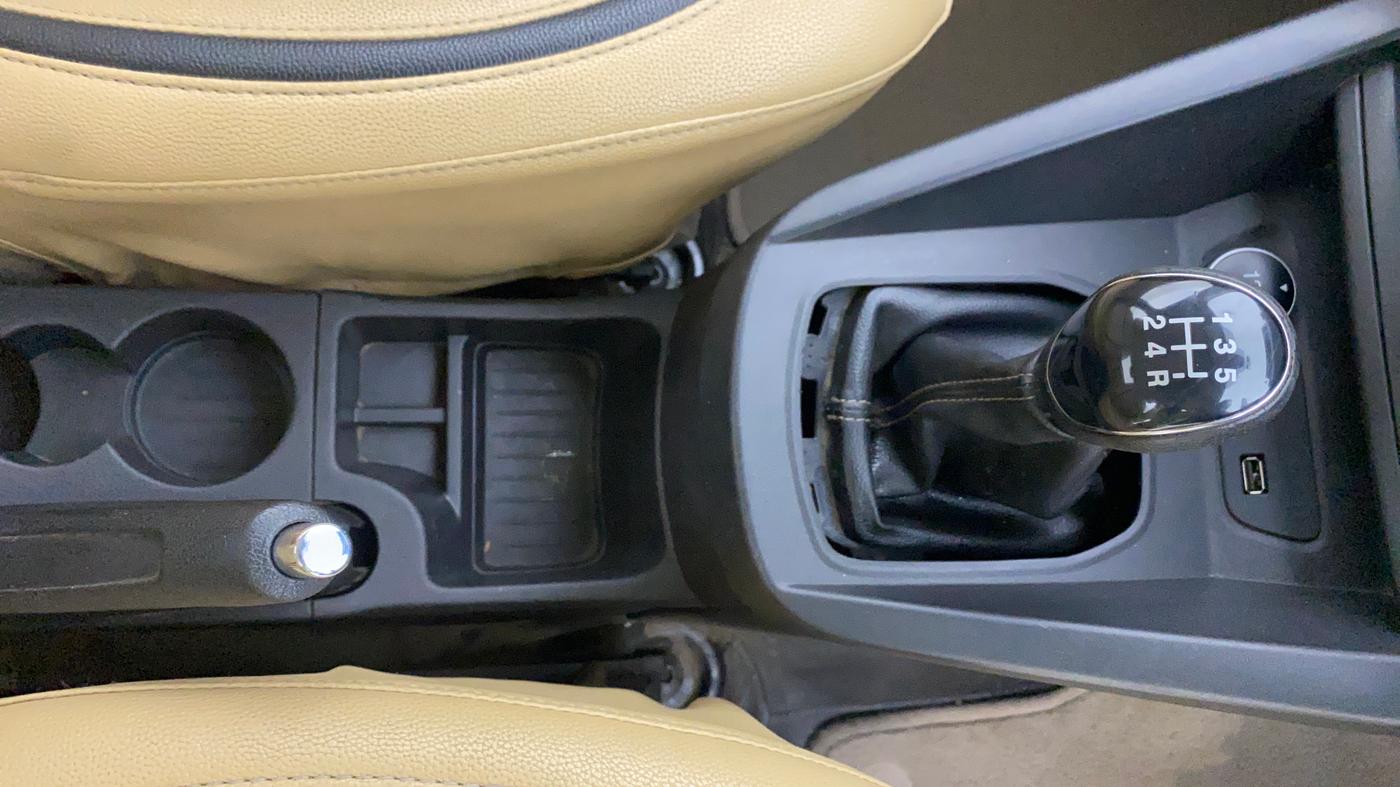 2018 Ford Figo Aspire TITANIUM 1.2 PETROL, Petrol, Manual, 34,425 km, Gear Lever
