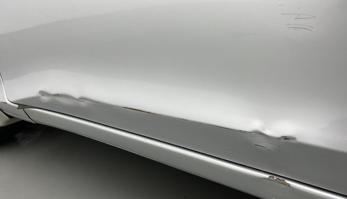 2015 Honda City 1.5L I-DTEC V, Diesel, Manual, 1,10,396 km, Front passenger door - Slight discoloration