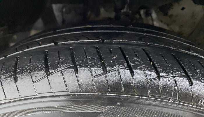 2015 Honda City 1.5L I-DTEC V, Diesel, Manual, 1,10,396 km, Left Front Tyre Tread