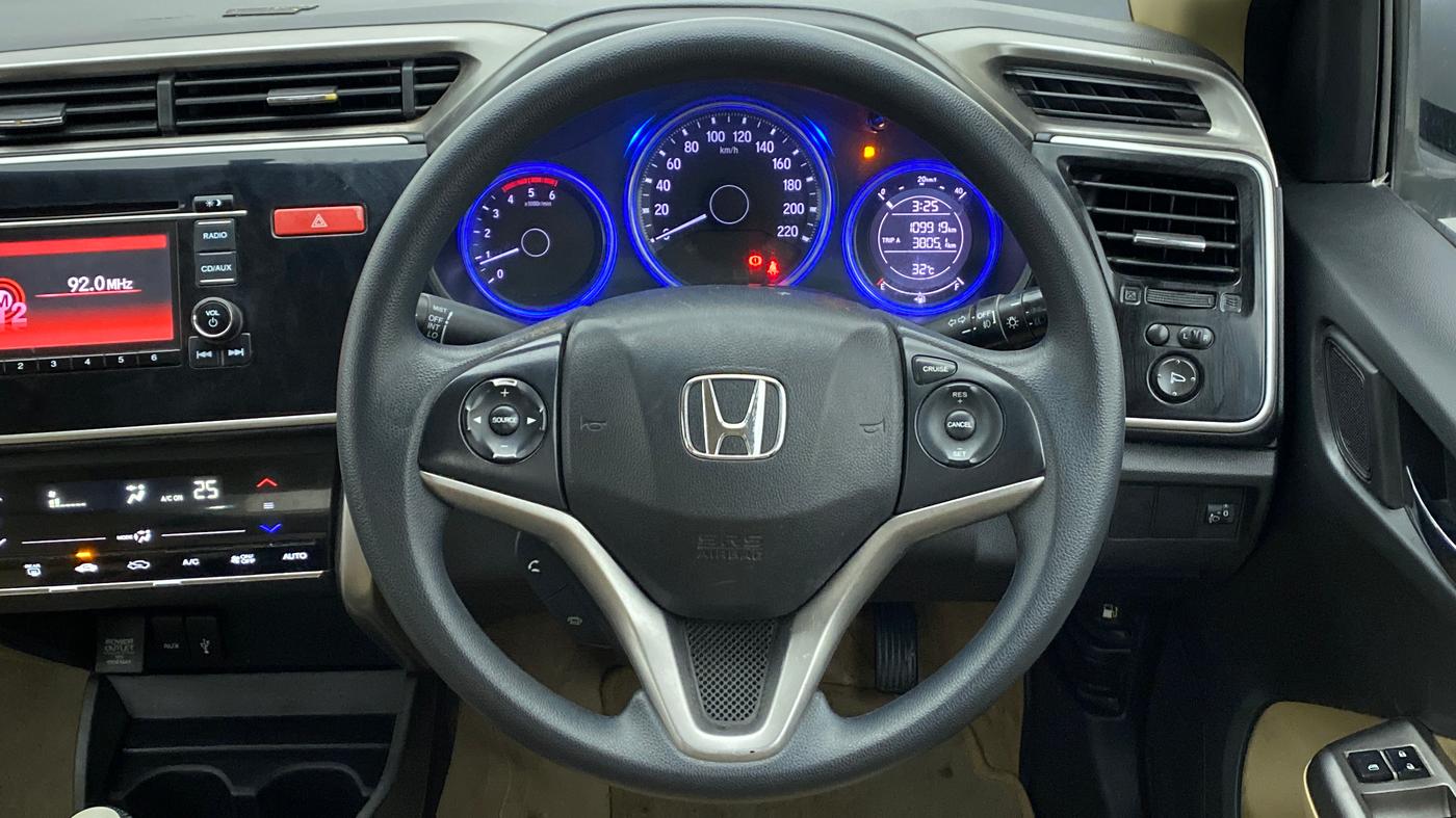 2015 Honda City 1.5L I-DTEC V, Diesel, Manual, 1,10,396 km, Steering Wheel Close Up
