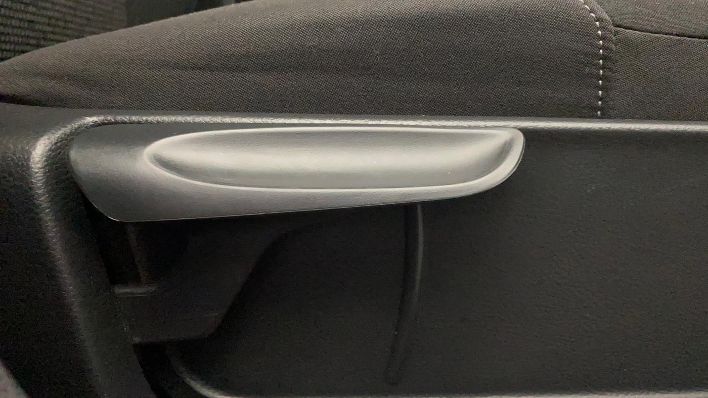 2019 Volkswagen Polo COMFORTLINE 1.0L MPI, Petrol, Manual, 75,571 km, Driver Side Adjustment Panel