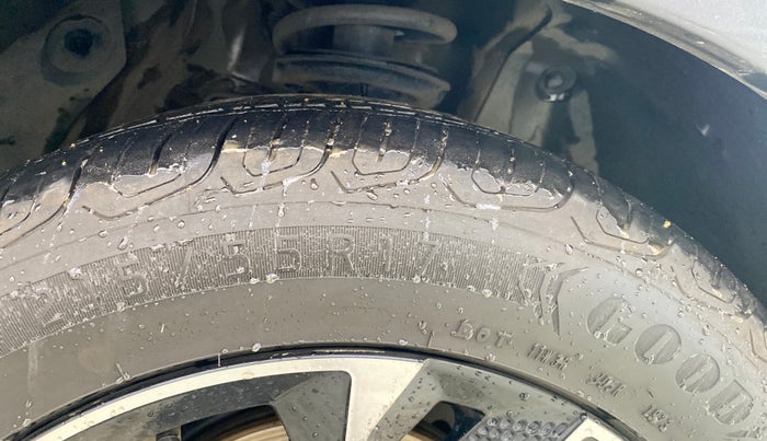 2023 MG ASTOR  SMART BLACK STORM EDITION CVT, Petrol, Automatic, 34,282 km, Right Front Tyre Tread