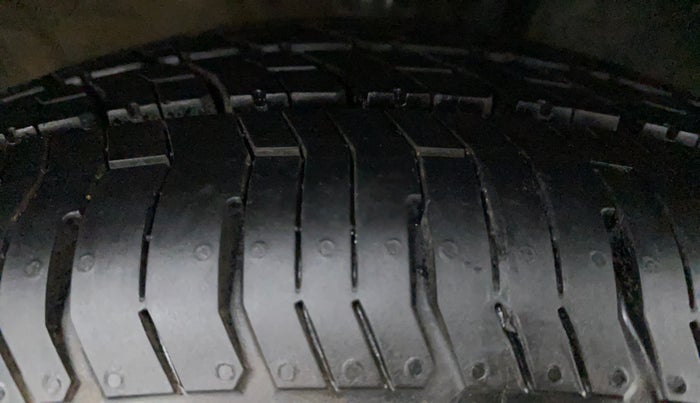 2022 KIA CARENS LUXURY PLUS 1.4 PETROL DCT 7 STR, Petrol, Automatic, 8,965 km, Right Front Tyre Tread