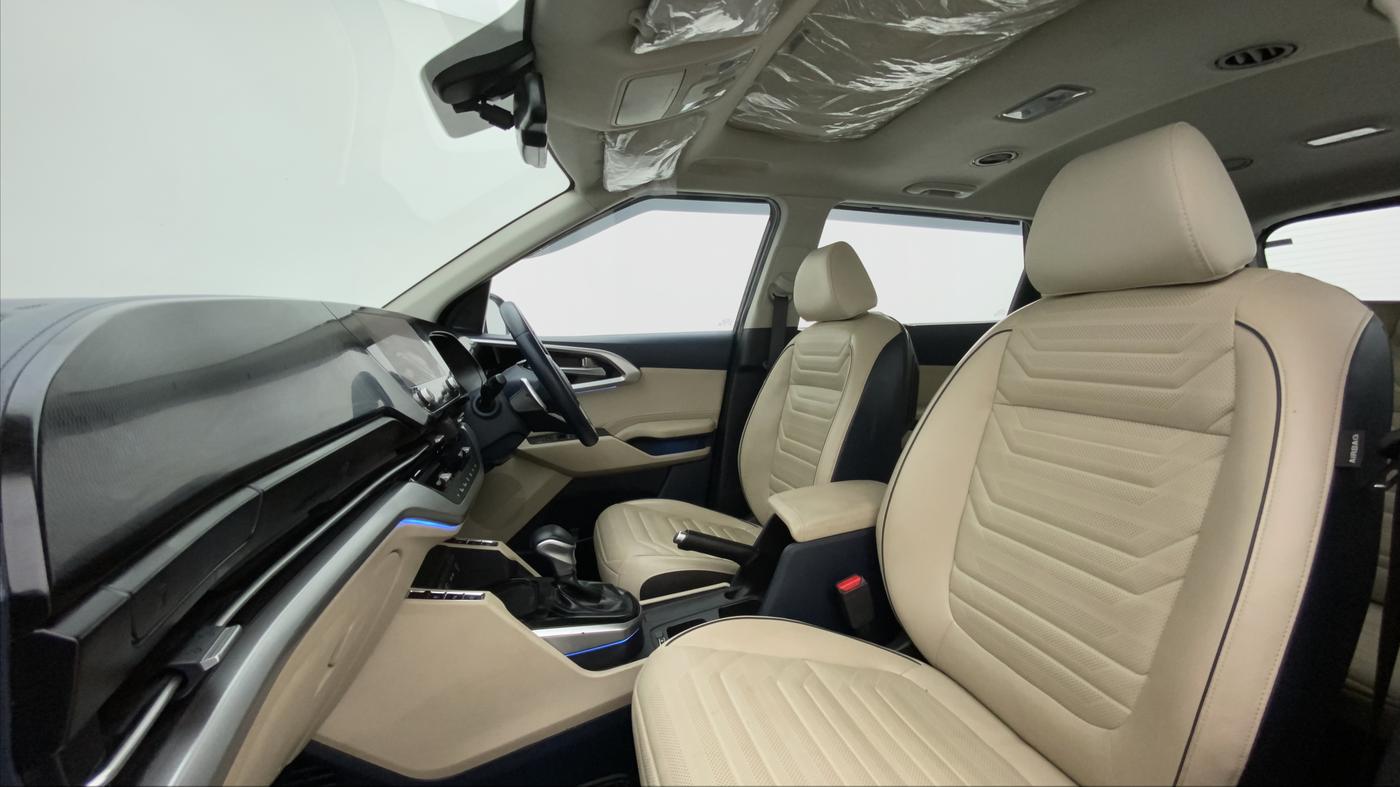 2022 KIA CARENS LUXURY PLUS 1.4 PETROL DCT 7 STR, Petrol, Automatic, 8,965 km, Right Side Front Door Cabin