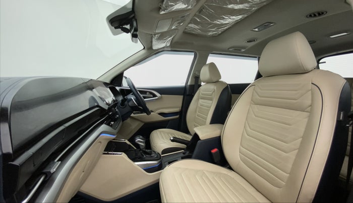 2022 KIA CARENS LUXURY PLUS 1.4 PETROL DCT 7 STR, Petrol, Automatic, 8,965 km, Right Side Front Door Cabin