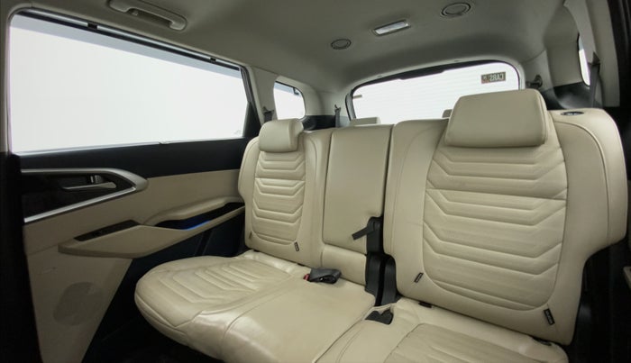 2022 KIA CARENS LUXURY PLUS 1.4 PETROL DCT 7 STR, Petrol, Automatic, 8,965 km, Right Side Rear Door Cabin