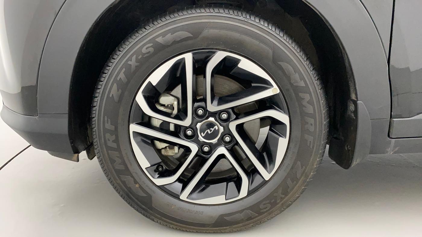 2022 KIA CARENS LUXURY PLUS 1.4 PETROL DCT 7 STR, Petrol, Automatic, 8,965 km, Left Front Wheel