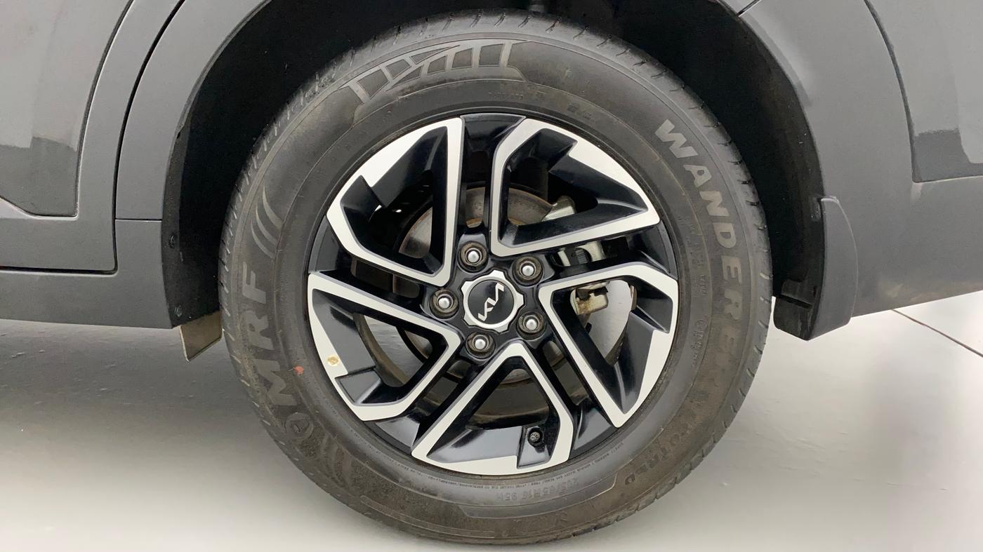2022 KIA CARENS LUXURY PLUS 1.4 PETROL DCT 7 STR, Petrol, Automatic, 8,965 km, Left Rear Wheel