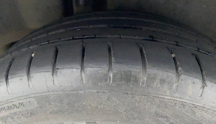 2019 Maruti Ciaz ALPHA 1.5 SHVS PETROL, Petrol, Manual, 52,204 km, Right Rear Tyre Tread