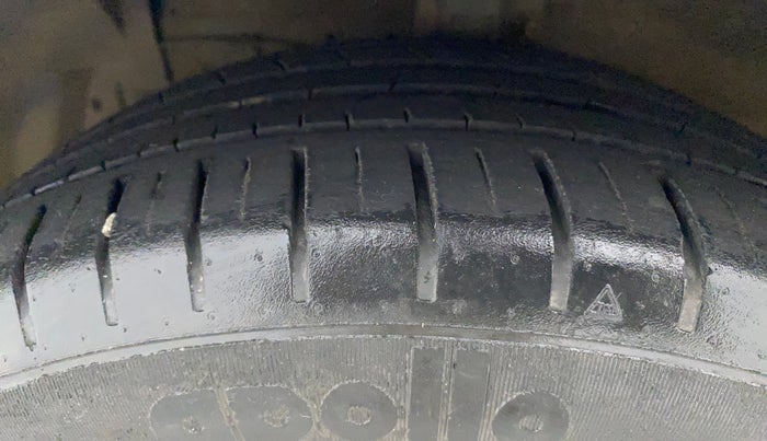 2019 Maruti Ciaz ALPHA 1.5 SHVS PETROL, Petrol, Manual, 52,204 km, Left Front Tyre Tread