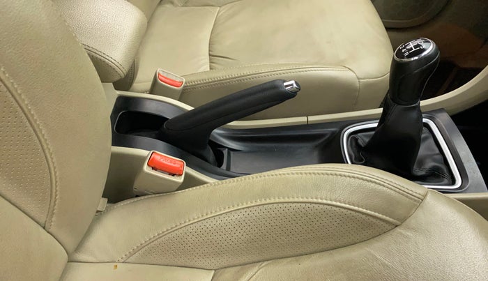 2019 Maruti Ciaz ALPHA 1.5 SHVS PETROL, Petrol, Manual, 52,204 km, Gear Lever