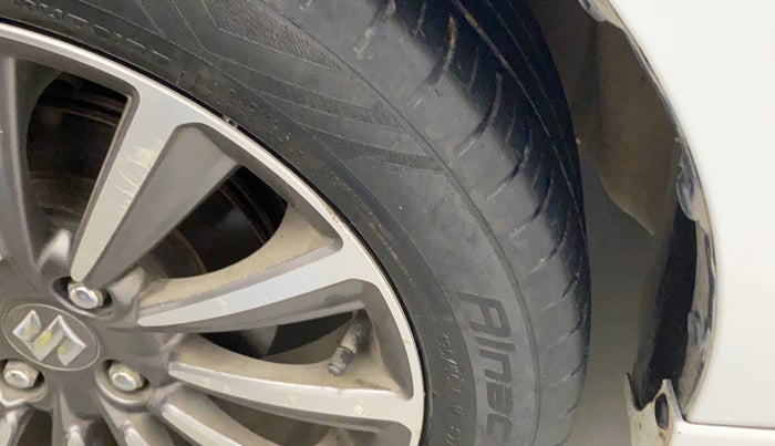 2019 Maruti Ciaz ALPHA 1.5 SHVS PETROL, Petrol, Manual, 52,204 km, Left front tyre - Minor crack