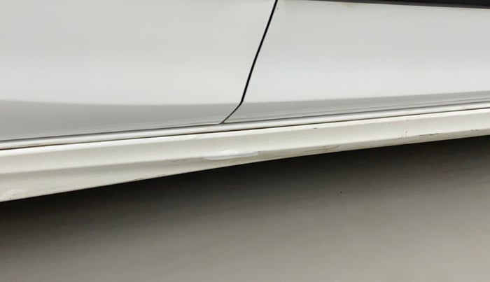 2019 Maruti Ciaz ALPHA 1.5 SHVS PETROL, Petrol, Manual, 52,204 km, Right running board - Minor scratches