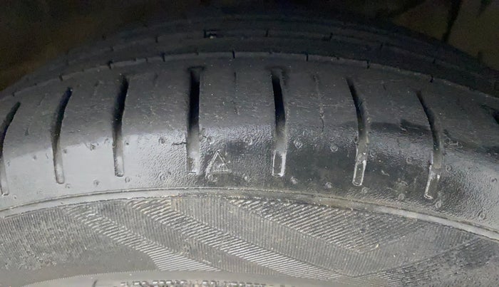 2019 Maruti Ciaz ALPHA 1.5 SHVS PETROL, Petrol, Manual, 52,204 km, Right Front Tyre Tread