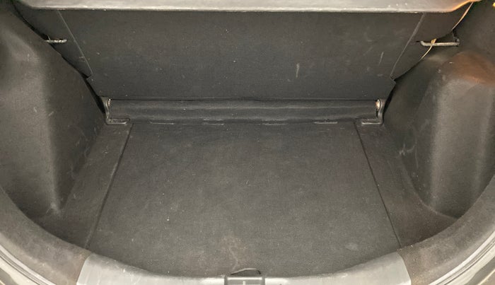 2017 Honda Jazz 1.2 V AT, Petrol, Automatic, 37,738 km, Boot Inside