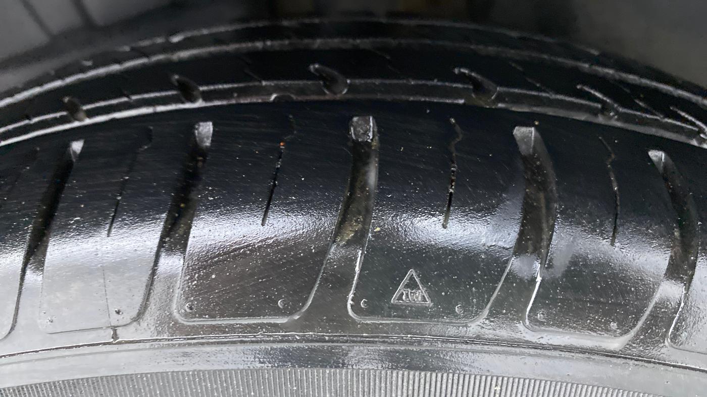 2018 Maruti Dzire VXI, Petrol, Manual, 25,144 km, Left Rear Tyre Tread