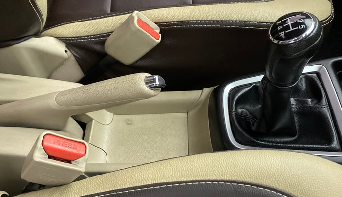 2018 Maruti Dzire VXI, Petrol, Manual, 25,144 km, Gear Lever