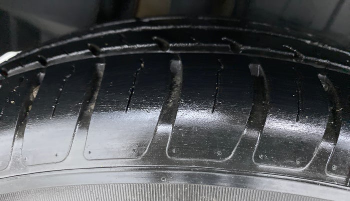 2018 Maruti Dzire VXI, Petrol, Manual, 25,144 km, Right Rear Tyre Tread