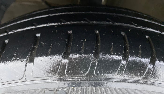 2018 Maruti Dzire VXI, Petrol, Manual, 25,144 km, Left Front Tyre Tread