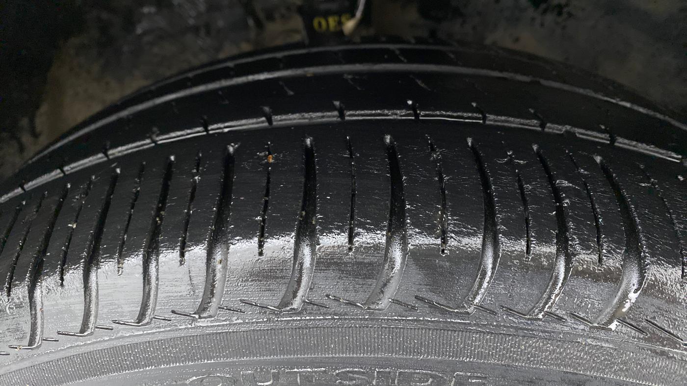2015 Toyota Corolla Altis VL CVT PETROL, Petrol, Automatic, 87,323 km, Right Front Tyre Tread
