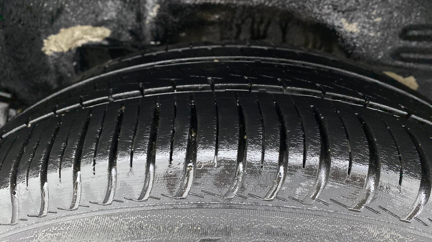 2015 Toyota Corolla Altis VL CVT PETROL, Petrol, Automatic, 87,323 km, Left Rear Tyre Tread