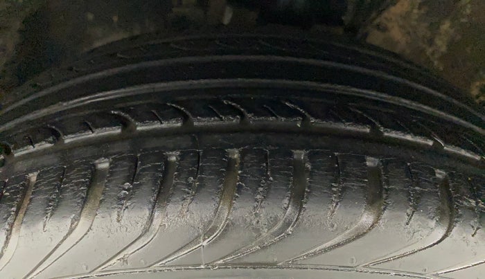 2013 Volkswagen Polo HIGHLINE1.2L, Petrol, Manual, 29,549 km, Left Front Tyre Tread