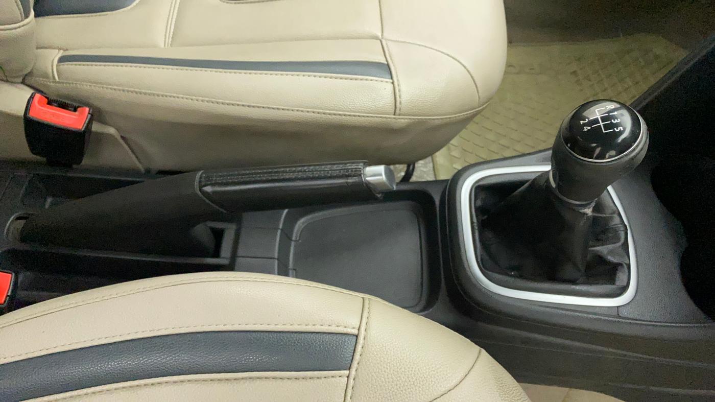 2013 Volkswagen Polo HIGHLINE1.2L, Petrol, Manual, 29,549 km, Gear Lever