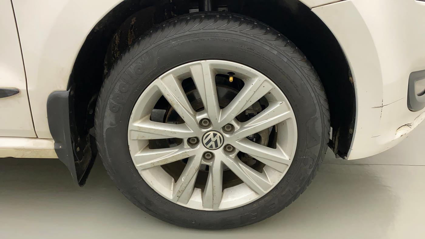 2013 Volkswagen Polo HIGHLINE1.2L, Petrol, Manual, 29,549 km, Right Front Wheel