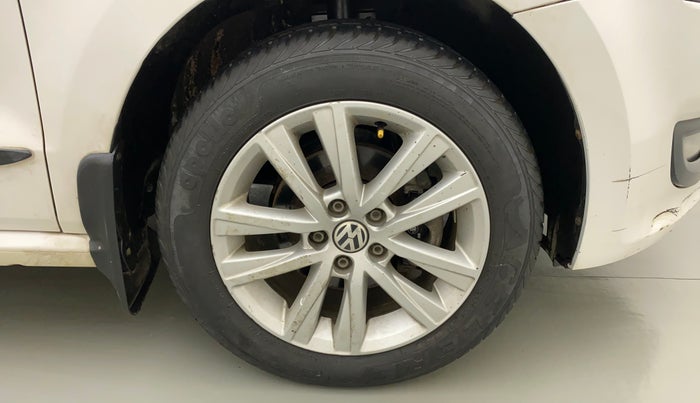 2013 Volkswagen Polo HIGHLINE1.2L, Petrol, Manual, 29,549 km, Right Front Wheel