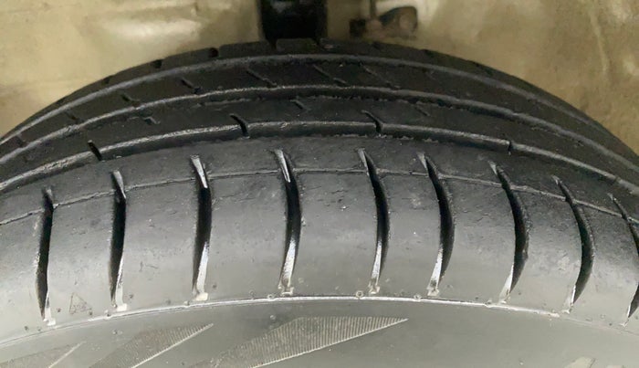 2011 Maruti Wagon R 1.0 VXI, Petrol, Manual, 16,804 km, Left Front Tyre Tread