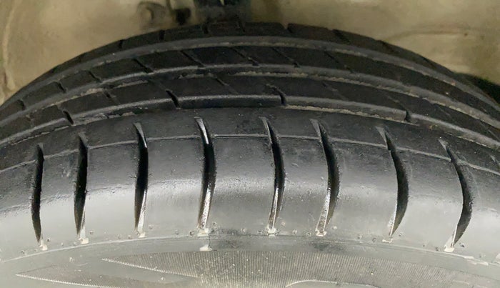 2011 Maruti Wagon R 1.0 VXI, Petrol, Manual, 16,804 km, Right Front Tyre Tread