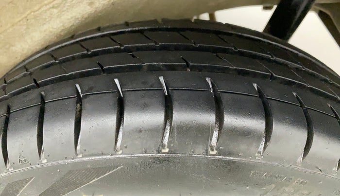 2011 Maruti Wagon R 1.0 VXI, Petrol, Manual, 16,804 km, Left Rear Tyre Tread
