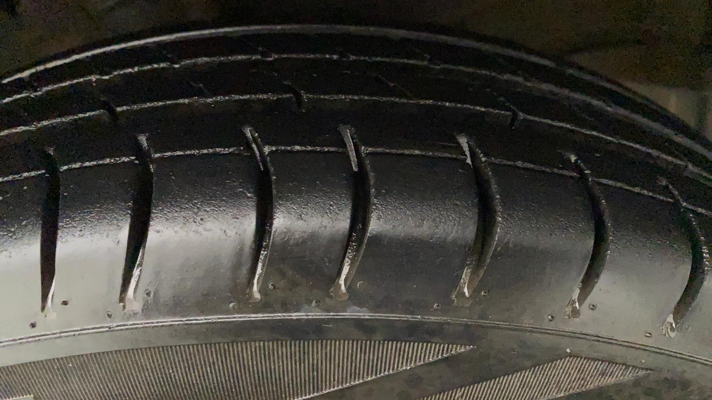 2014 Maruti Wagon R 1.0 LXI CNG, CNG, Manual, 54,416 km, Left Front Tyre Tread