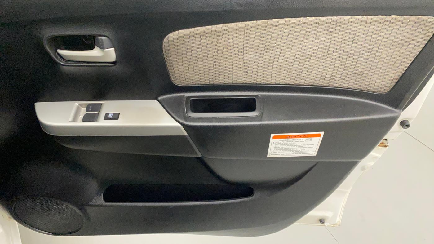 2014 Maruti Wagon R 1.0 LXI CNG, CNG, Manual, 54,416 km, Driver Side Door Panels Control